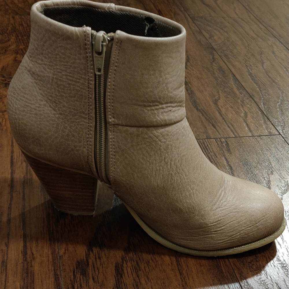 ❌SOLD❌ Cream/pink Ankle boots/booties